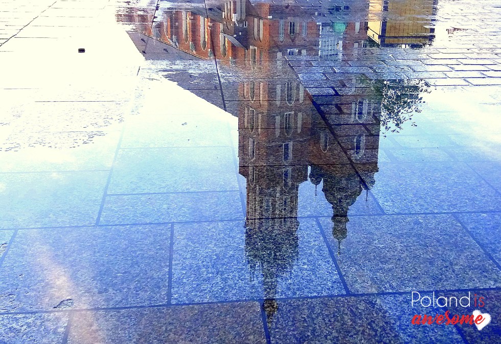 Krakow St.Mary's Basilica reflection